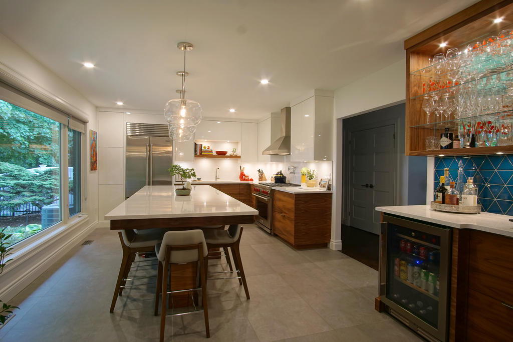 Kitchens. A great looking spacious modern kitchen. A London Ontario based home renovation, design and construction project by Core Builders.